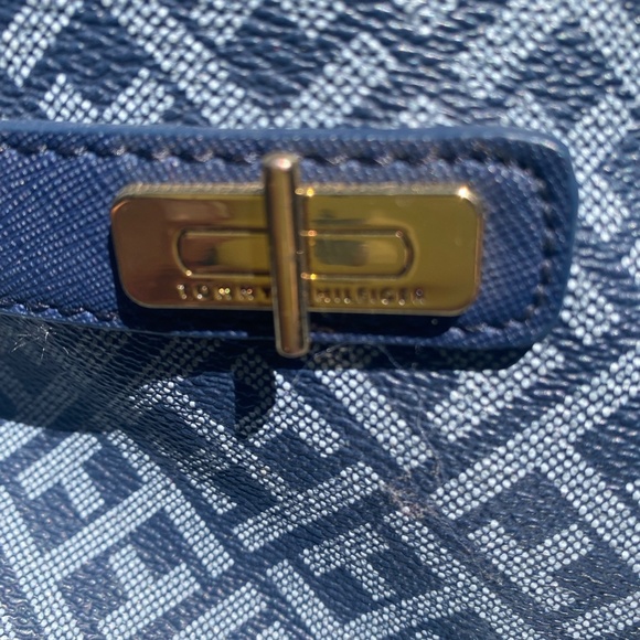 Tommy Hilfiger - Picture 3 of 5